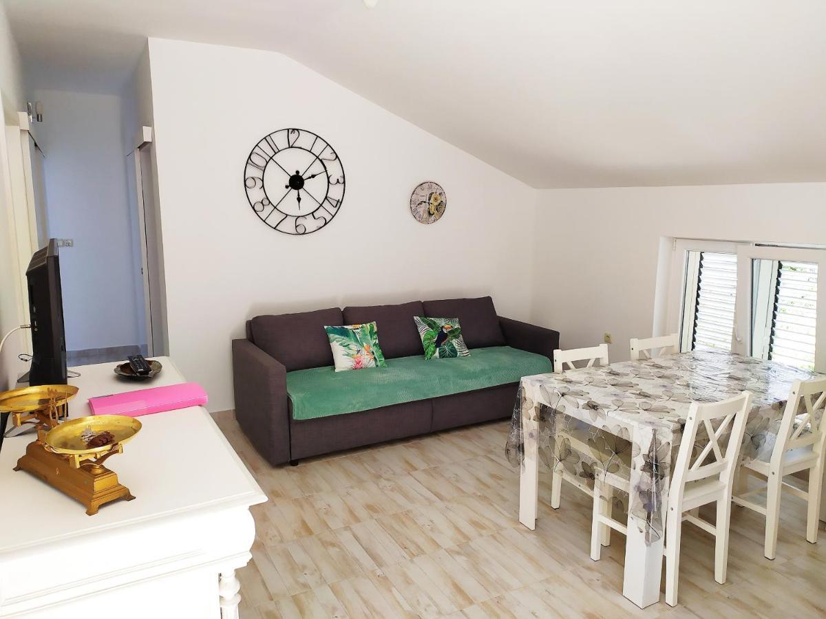 Dominique, With Private Terrace Apartment Supetarska Draga